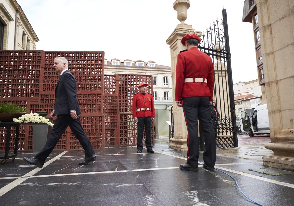 El Parlamento Vasco conmemora el Día de la Memoria con la ausencia del